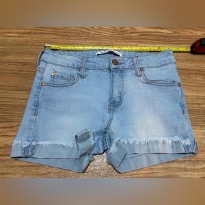Celebrity Pink stretchy jean shorts size 1/25